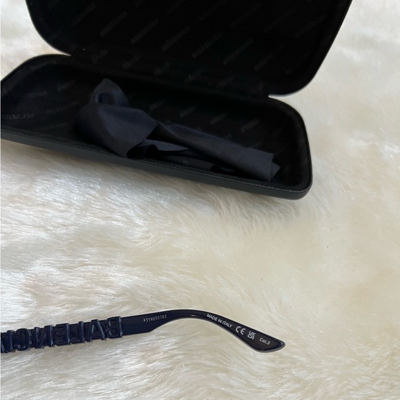 BALENCIAGA Cat-eye frame Sunglasses Navy Blue - Picture 10 of 13